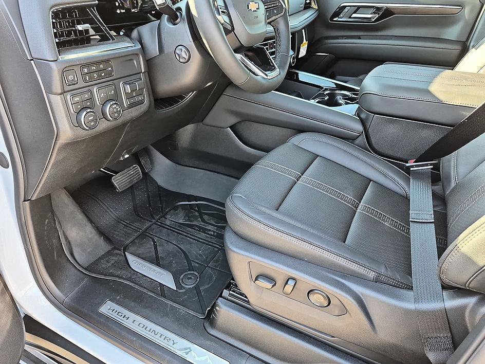 New 2026 Chevrolet Suburban High Country AWD/4WD image 15