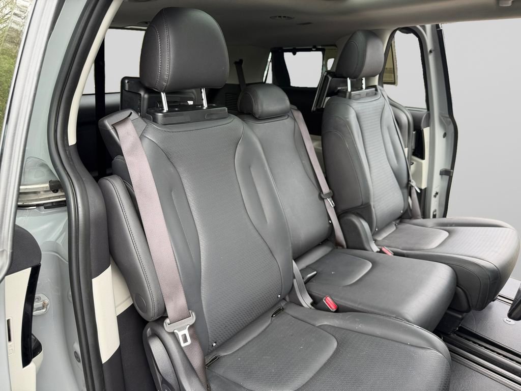 Certified 2024 Kia Carnival SX Prestige image 18