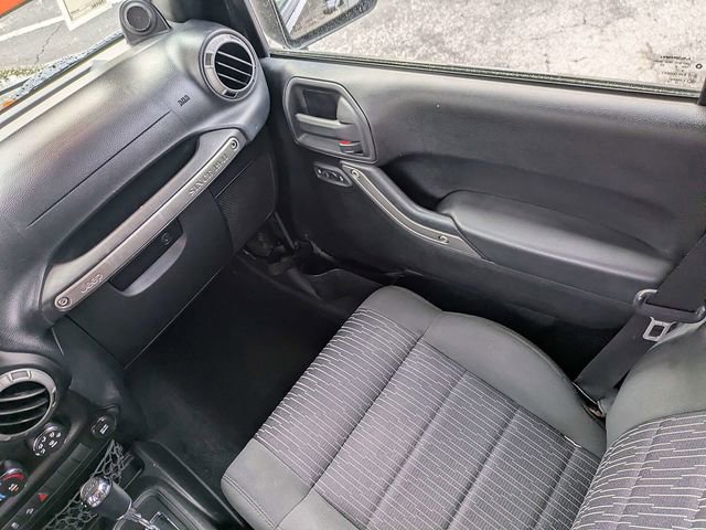 Used 2012 Jeep Wrangler Unlimited Sport AWD/4WD image 16