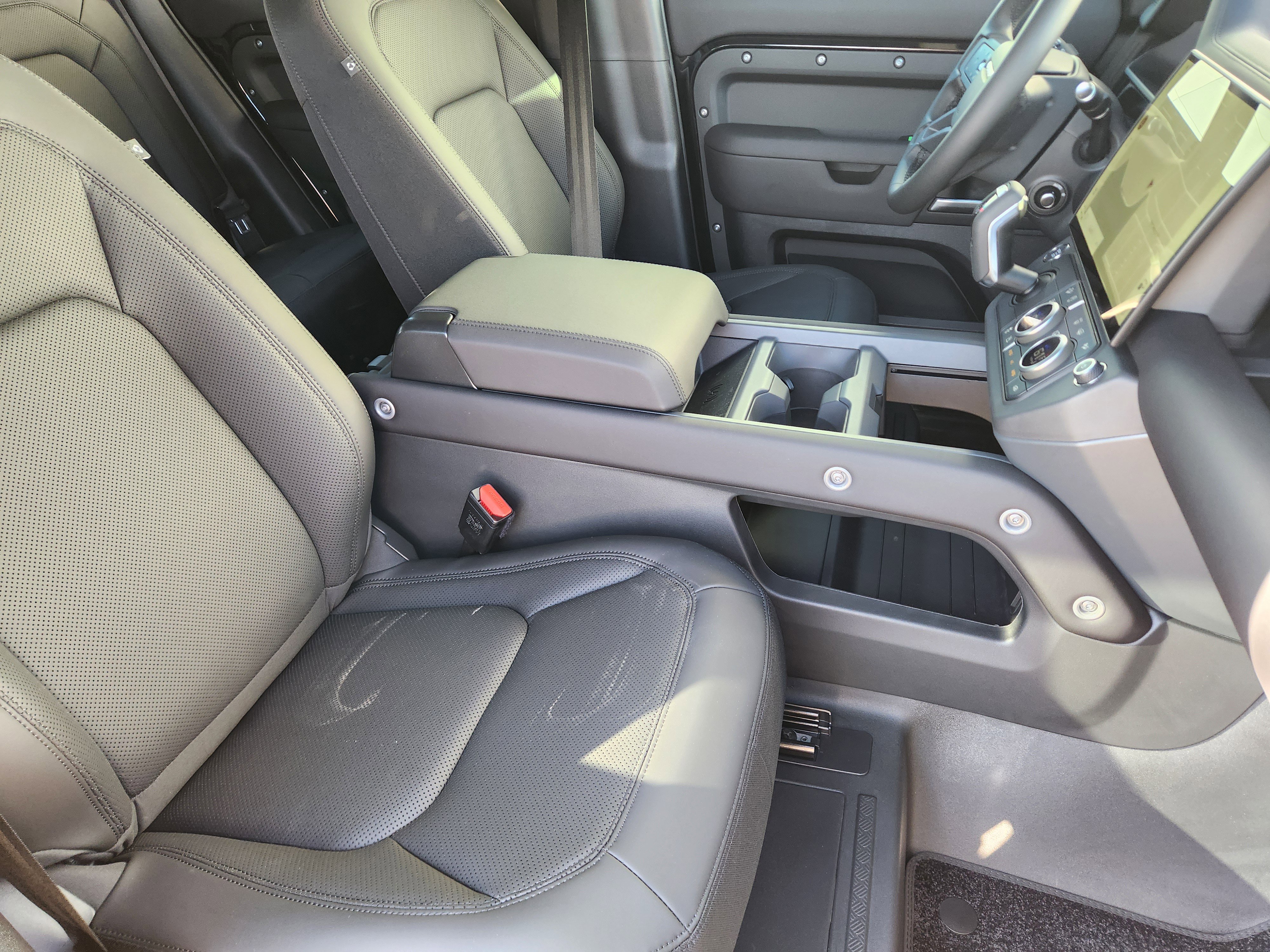 New 2026 Land Rover Defender 110 S image 13
