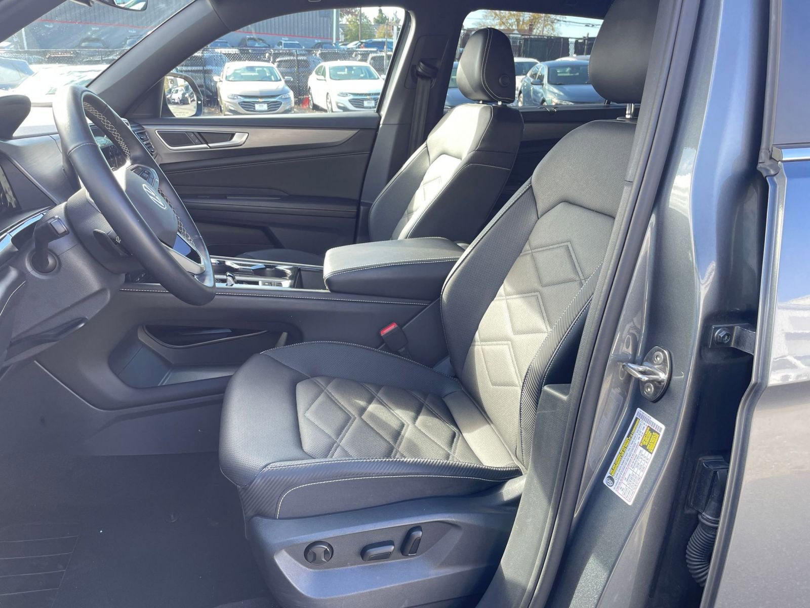 Used 2025 Volkswagen Atlas Cross Sport SE image 27