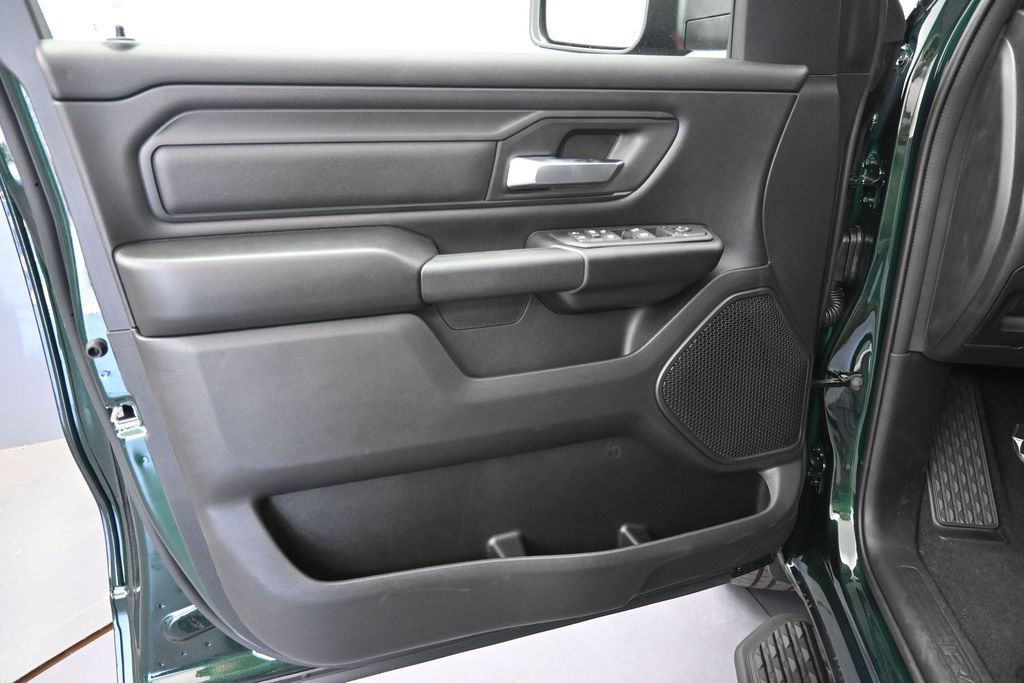New 2026 RAM 1500 Express AWD/4WD image 13