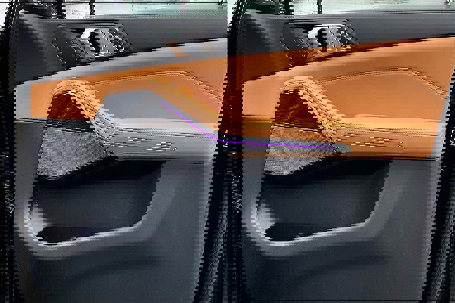 Used 2025 BMW X7 xDrive40i w/ M Sport Package image 19