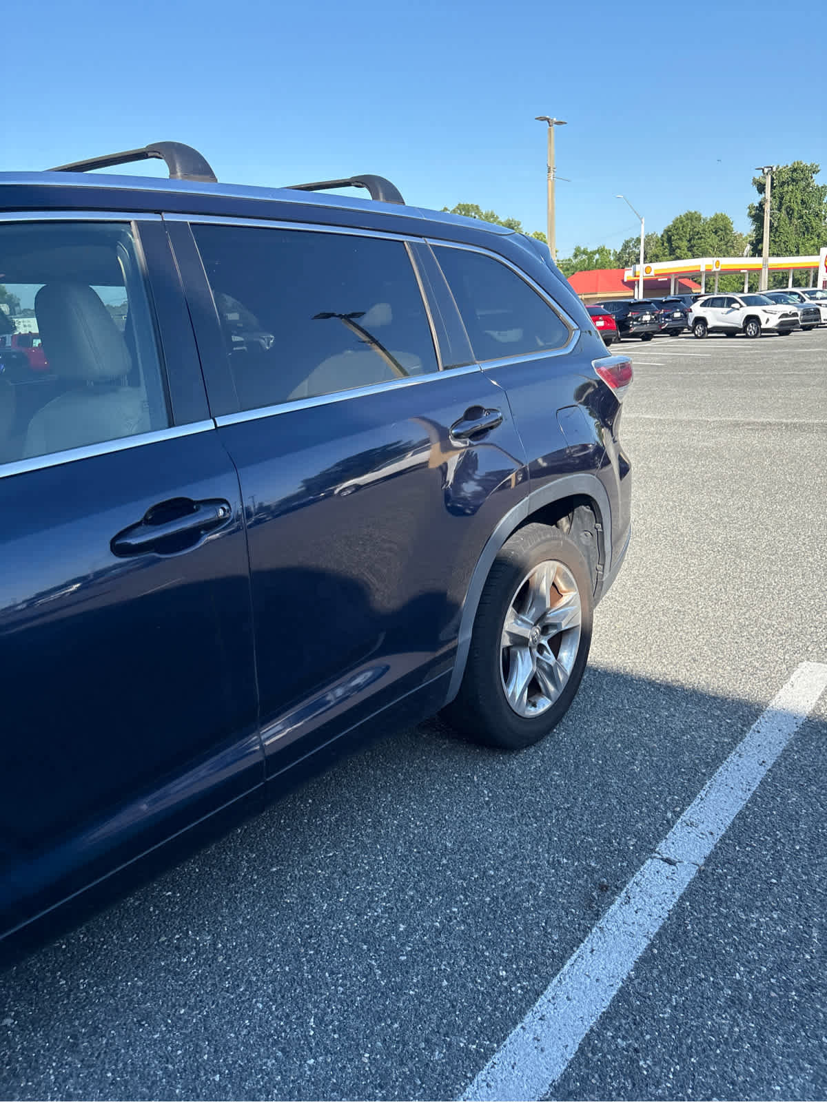 Used 2015 Toyota Highlander Limited FWD image 3