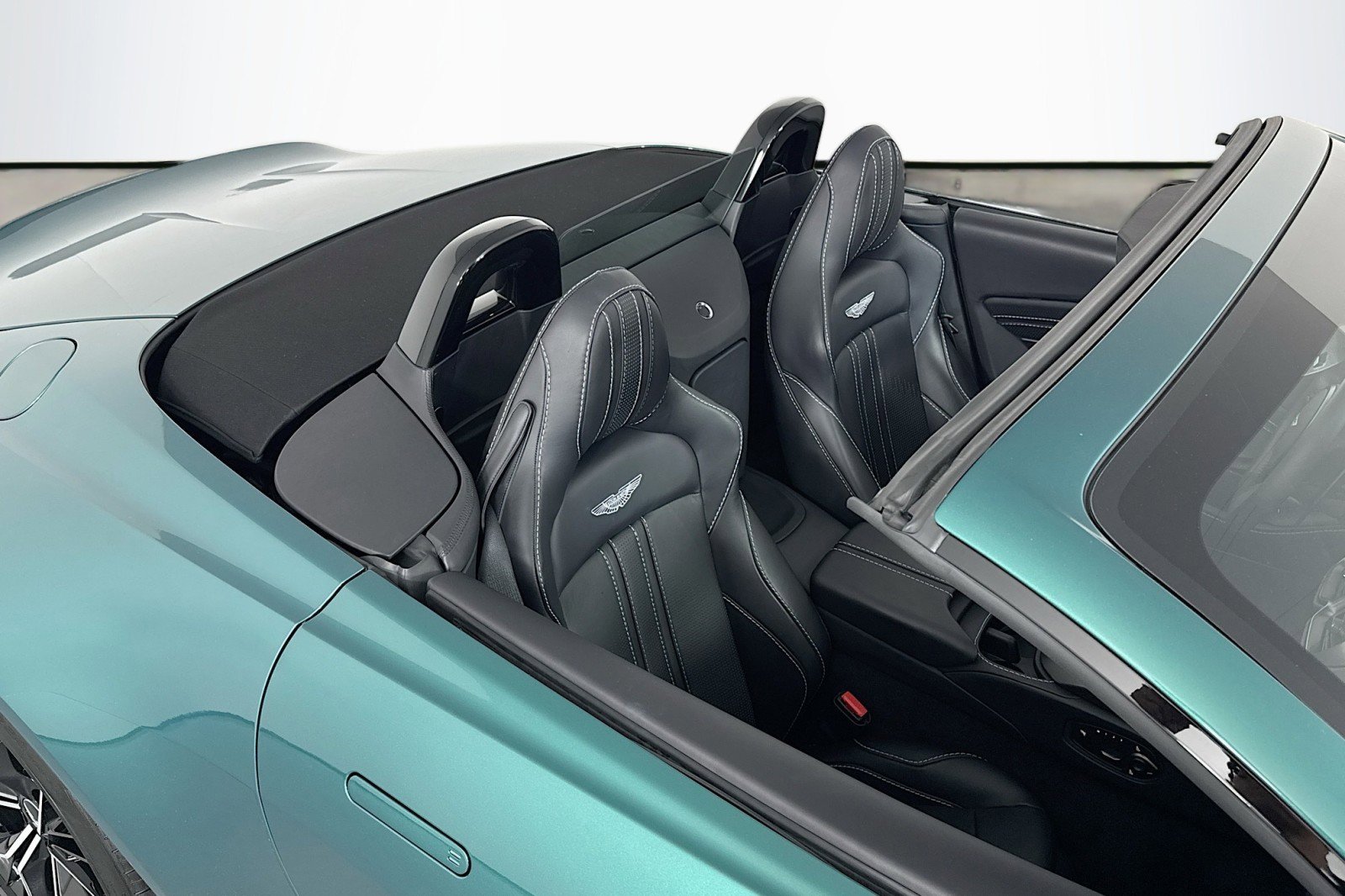Used 2023 Aston Martin V8 Vantage Roadster image 22