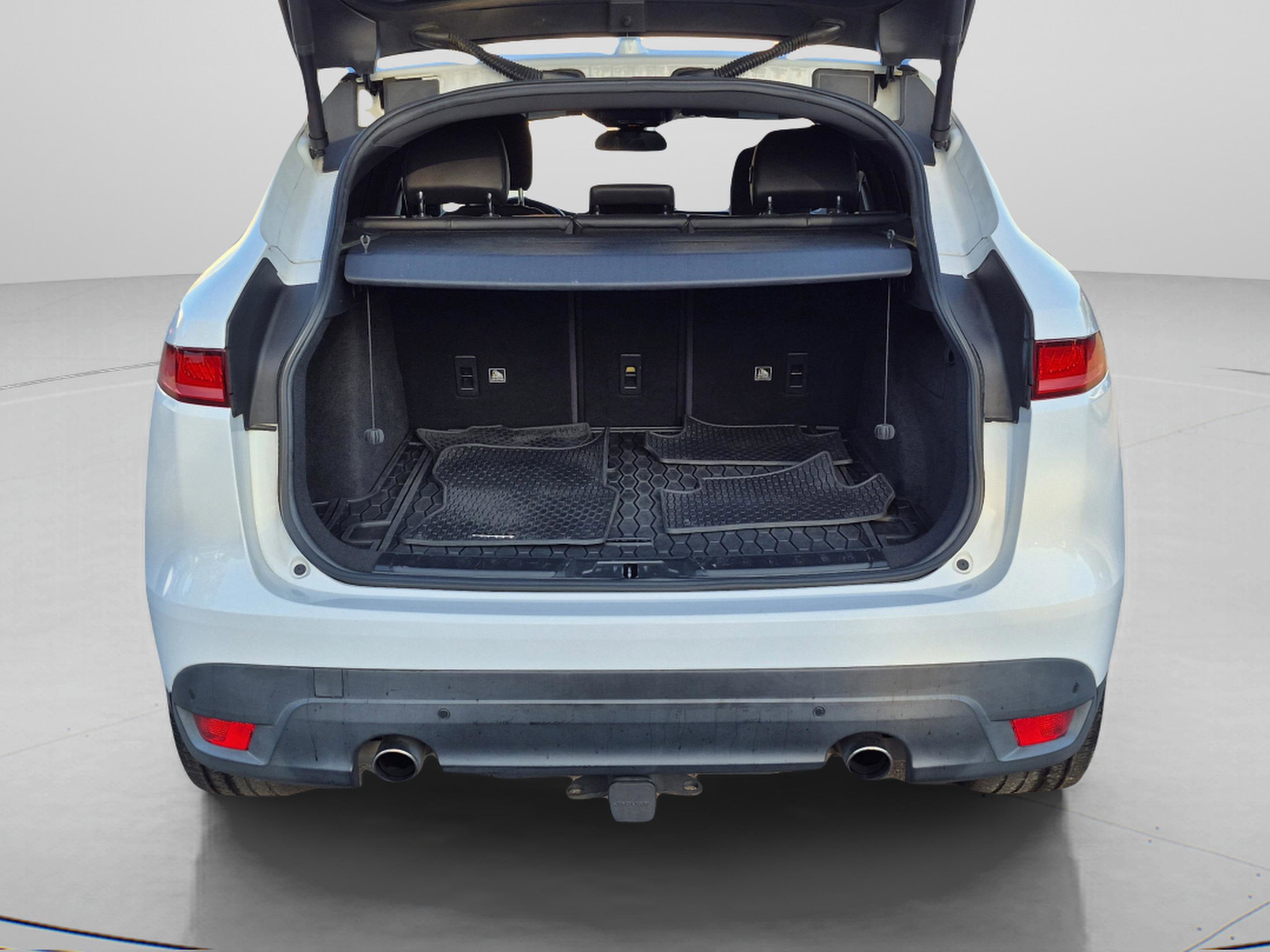 Used 2018 Jaguar F-PACE Premium AWD/4WD image 9