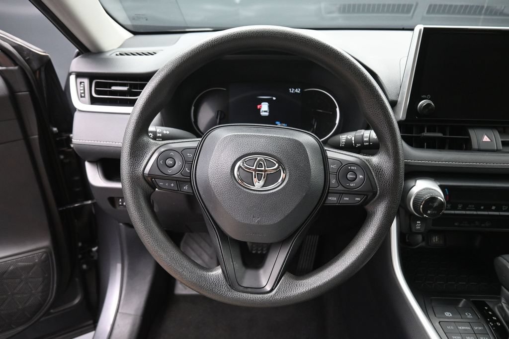Certified 2025 Toyota RAV4 XLE AWD/4WD image 16