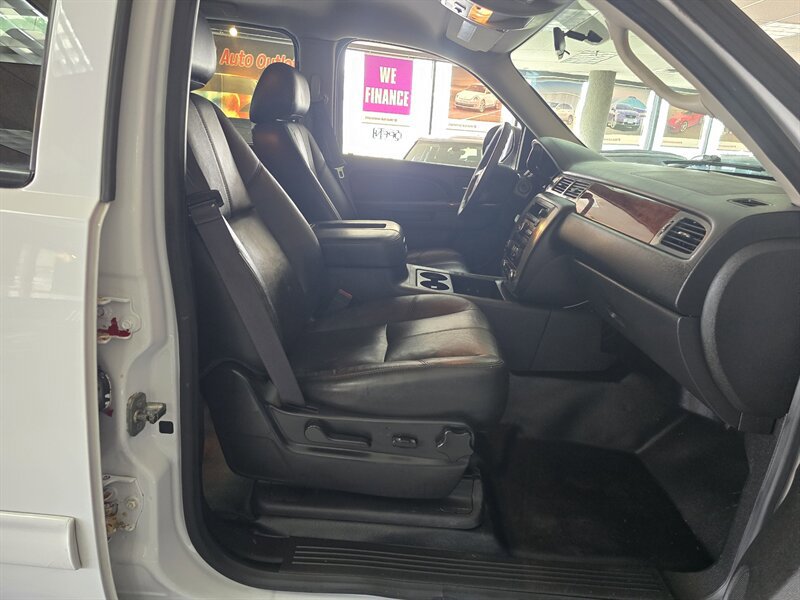 Used 2013 GMC Yukon XL 2500 w/ Skid Plate Package AWD/4WD image 15