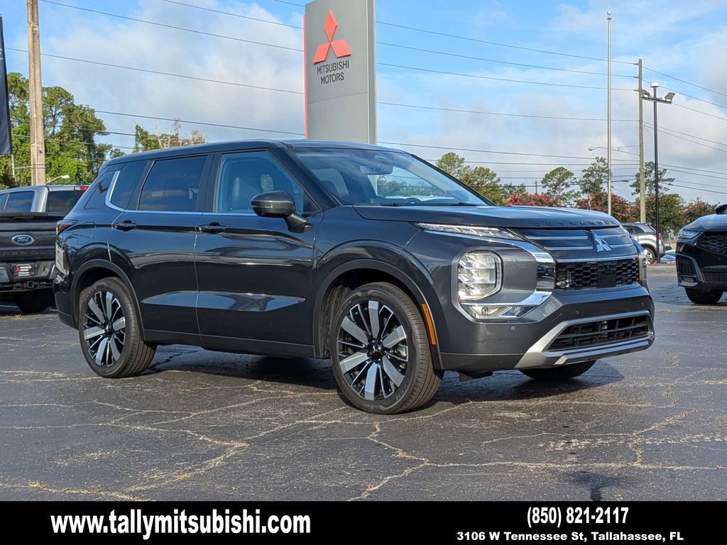 Used 2026 Mitsubishi Outlander SE FWD image 1