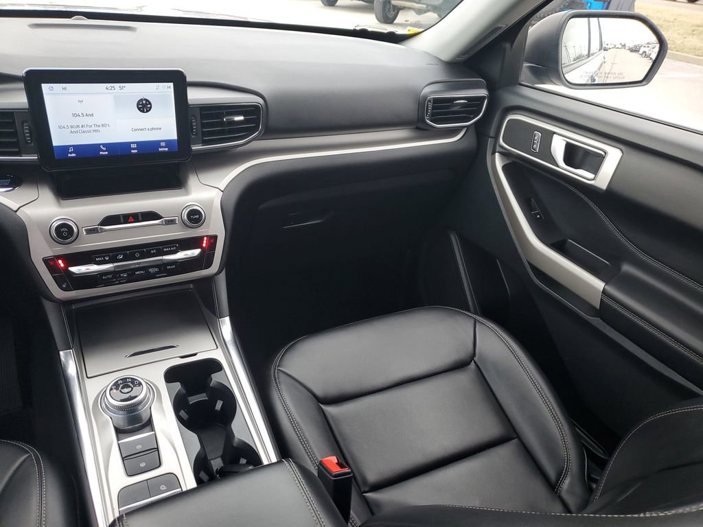 Used 2023 Ford Explorer XLT w/ Equipment Group 202A image 17