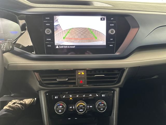 Used 2024 Volkswagen Taos SE image 22