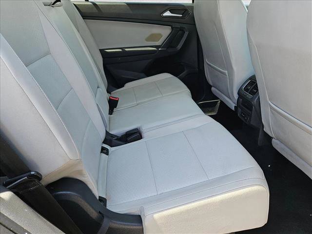 Used 2018 Volkswagen Tiguan SEL FWD image 21
