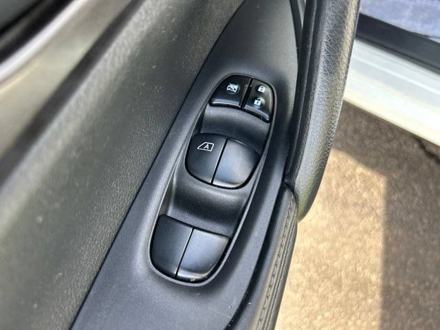 Used 2022 Nissan Rogue Sport S FWD image 12