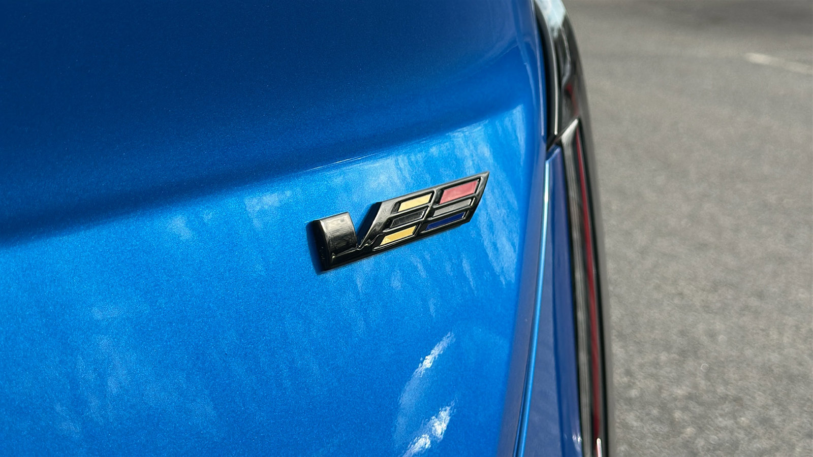 Used 2025 Cadillac CT4 V w/ LPO, ONYX Package image 10