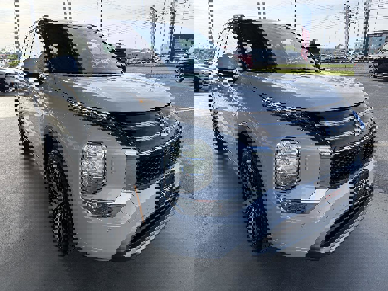 Used 2025 Mitsubishi Outlander SEL image 3