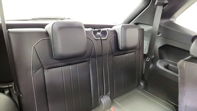 Used 2022 Volkswagen Tiguan SE R-Line image 28