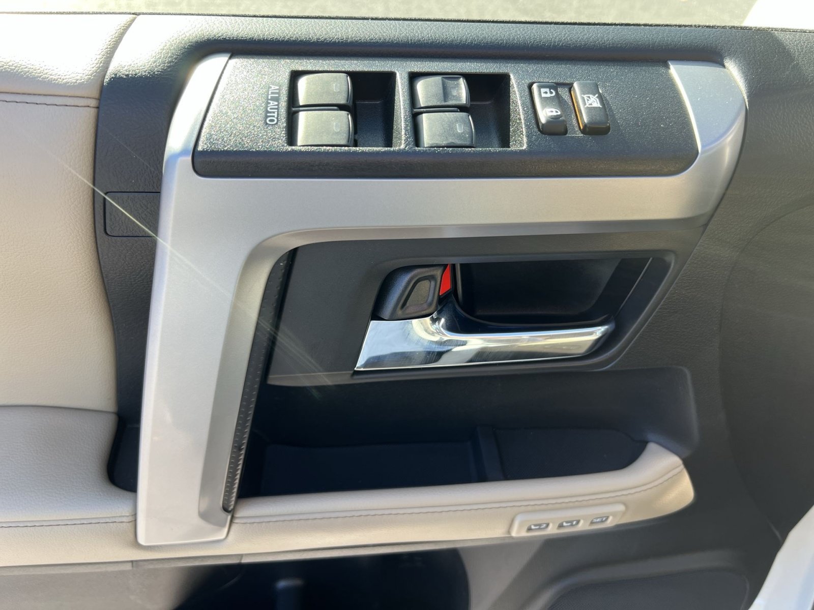 Used 2022 Toyota 4Runner Limited AWD/4WD image 15