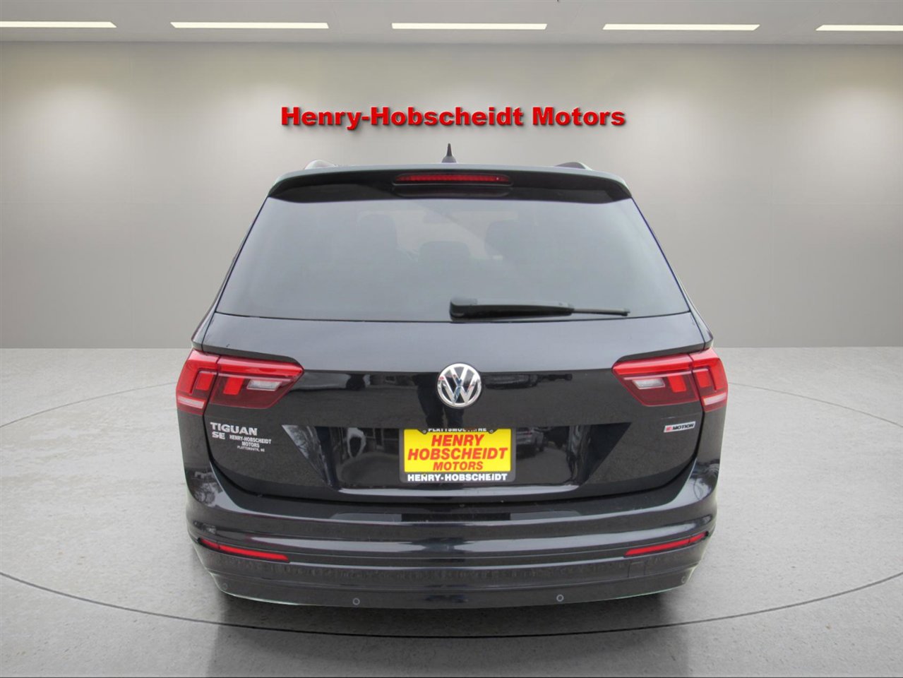 Used 2021 Volkswagen Tiguan SE R-Line image 3