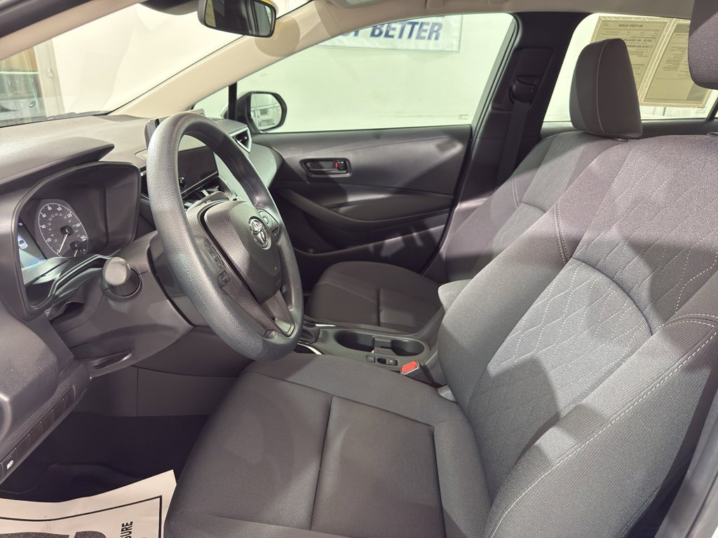 Used 2025 Toyota Corolla LE w/ Convenience Package image 25