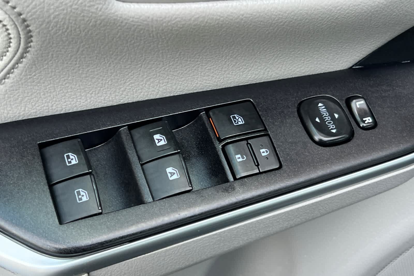 Used 2015 Toyota Camry XLE w/ Advanced Technology Package FWD image 13
