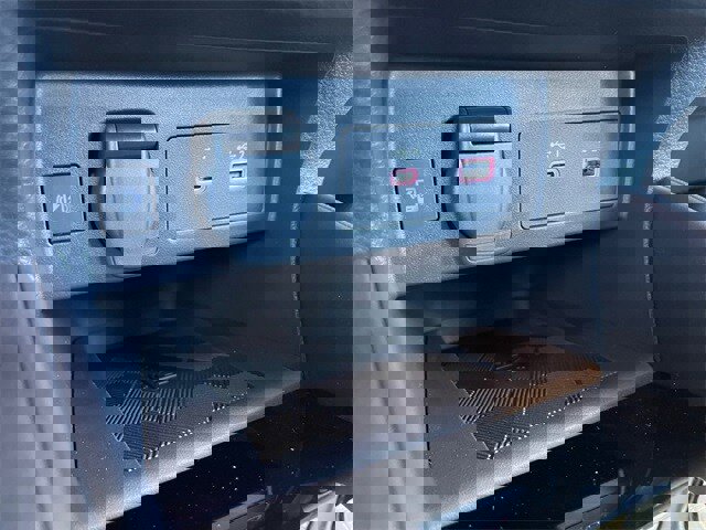 New 2025 Nissan Versa SR w/ Trunk Package image 20