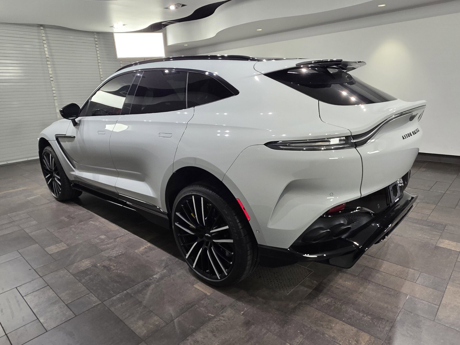 Used 2024 Aston Martin DBX 707 image 2