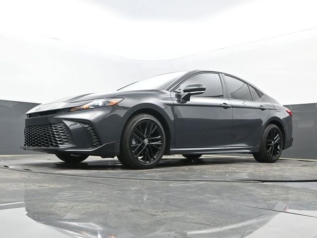Used 2025 Toyota Camry SE image 12