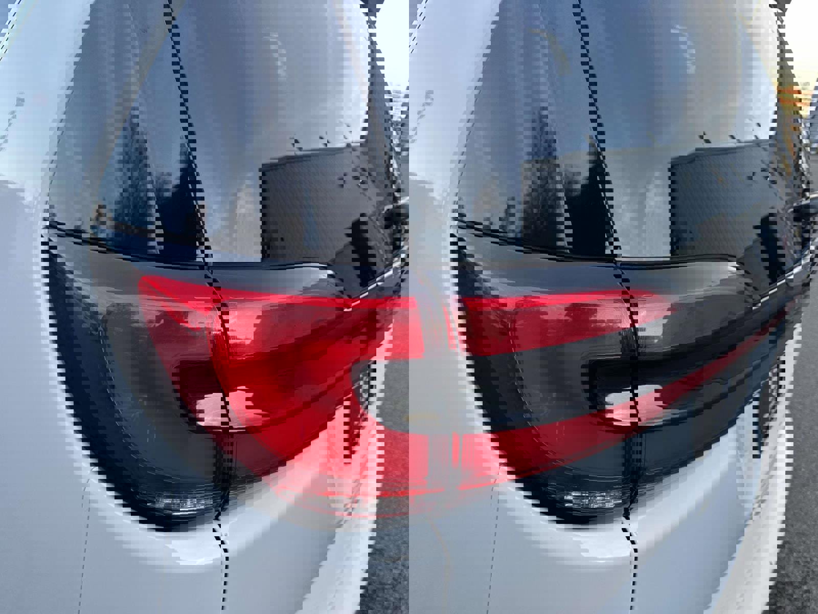 Used 2024 Chrysler Pacifica Touring-L image 9