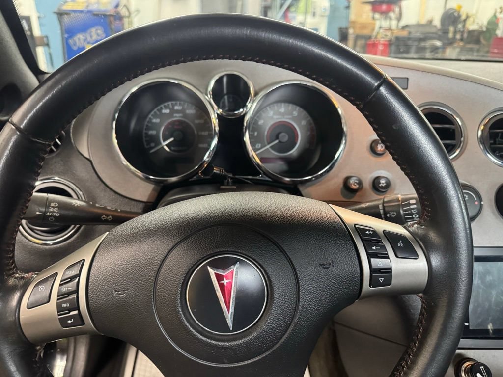 Used 2007 Pontiac Solstice GXP w/ Premium Package RWD image 24