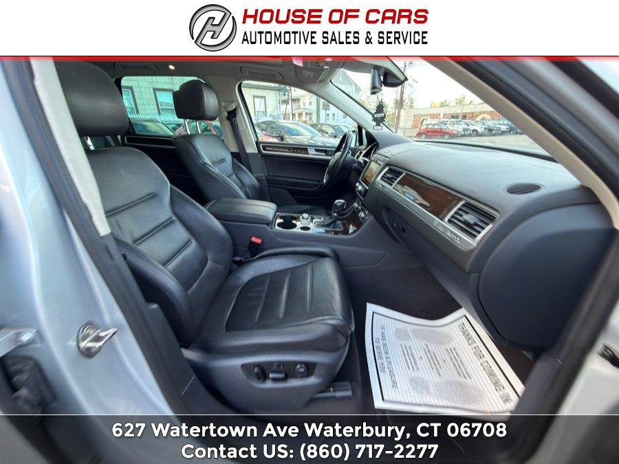 Used 2016 Volkswagen Touareg Sport AWD/4WD image 31