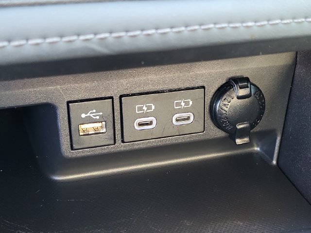 Used 2023 Toyota Highlander XLE FWD image 28