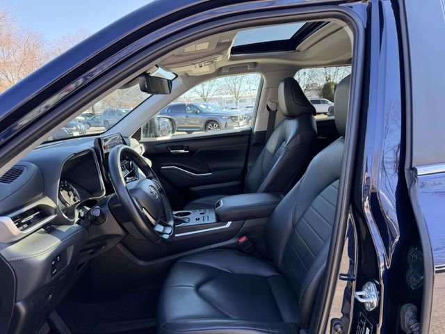 Used 2023 Toyota Highlander XLE image 15