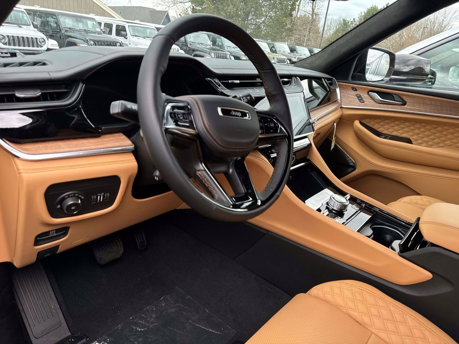 New 2026 Jeep Grand Cherokee Summit w/ Obsidian Package AWD/4WD image 13