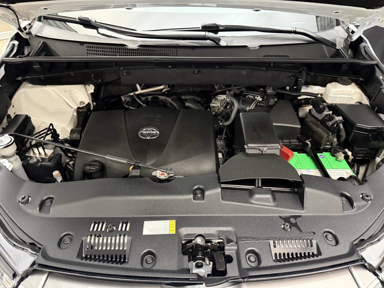 Used 2019 Toyota Highlander Limited Platinum AWD/4WD image 38