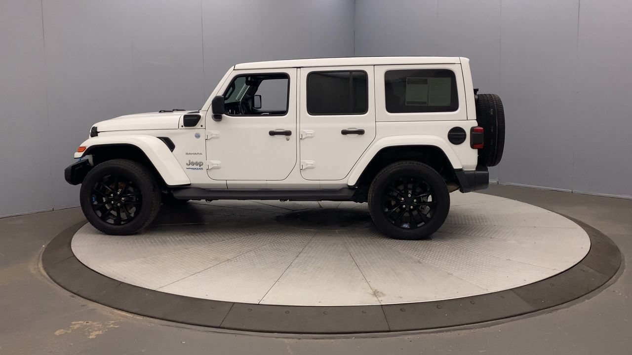 Used 2022 Jeep Wrangler Unlimited Sahara w/ Cold Weather Group AWD/4WD image 2