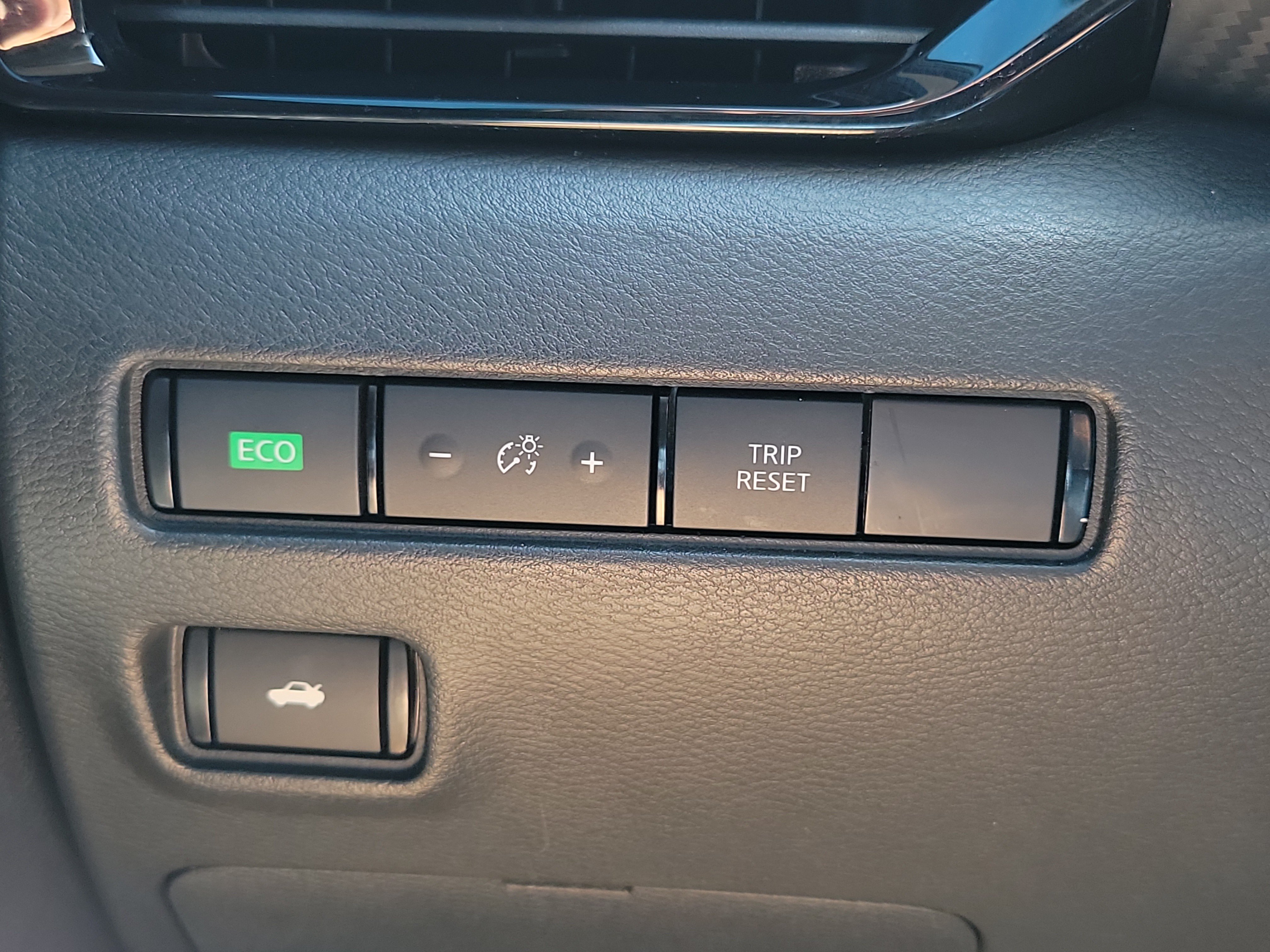 Used 2024 Nissan Sentra SV FWD image 25