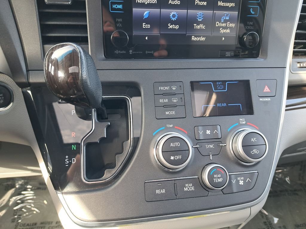 Used 2017 Toyota Sienna XLE Premium image 22