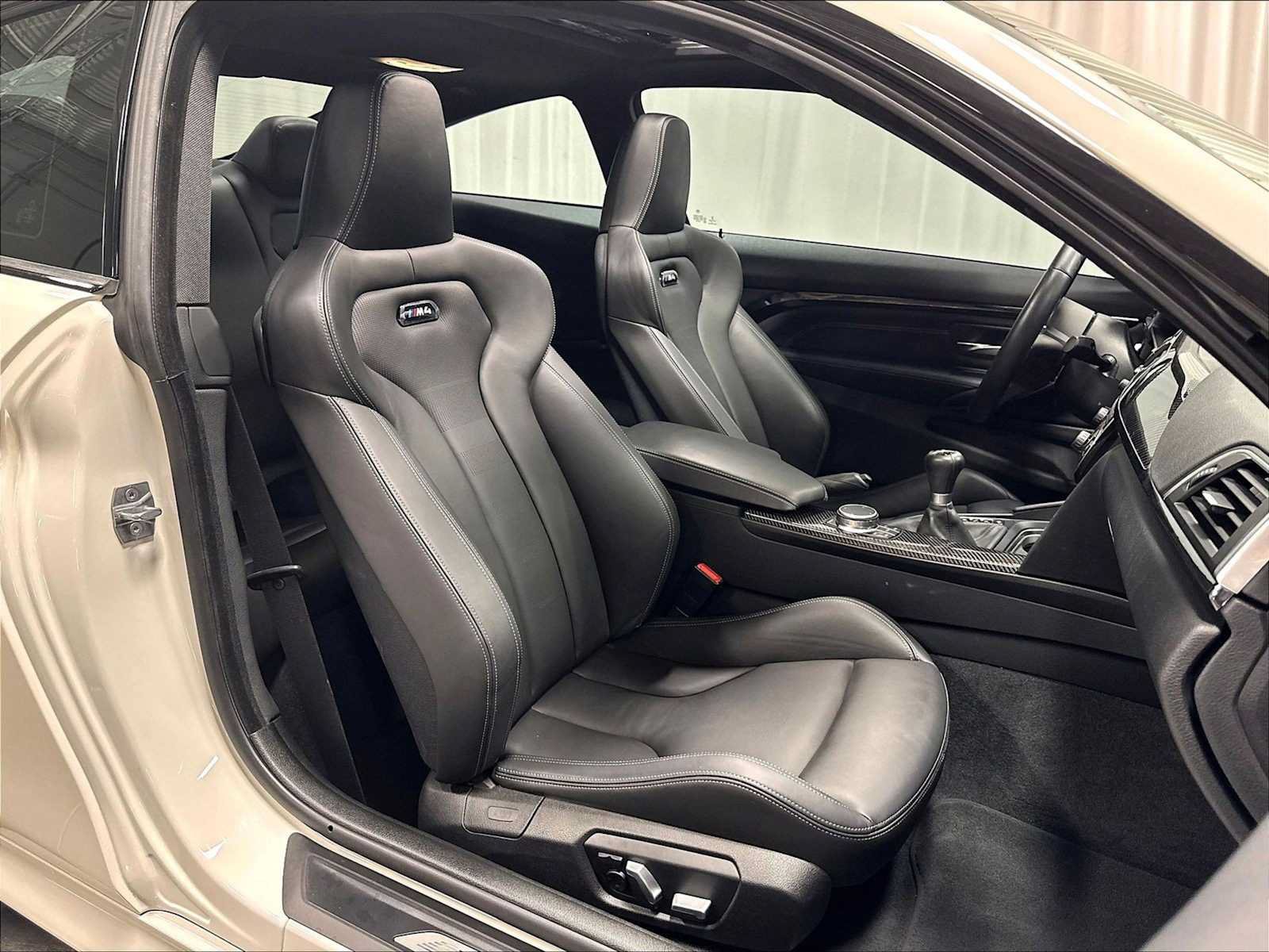 Used 2019 BMW M4 Coupe w/ Executive Package RWD image 29