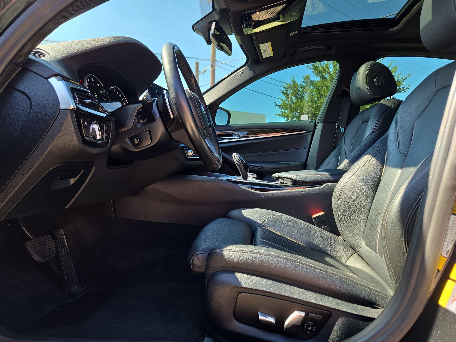 Used 2018 BMW 530e RWD image 16