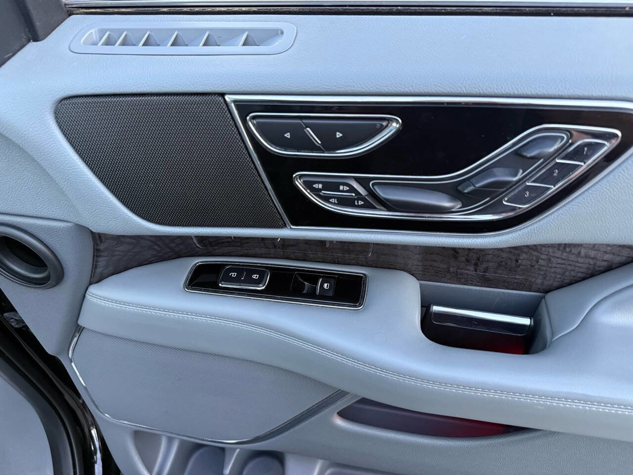 Used 2018 Lincoln Navigator Reserve AWD/4WD image 30