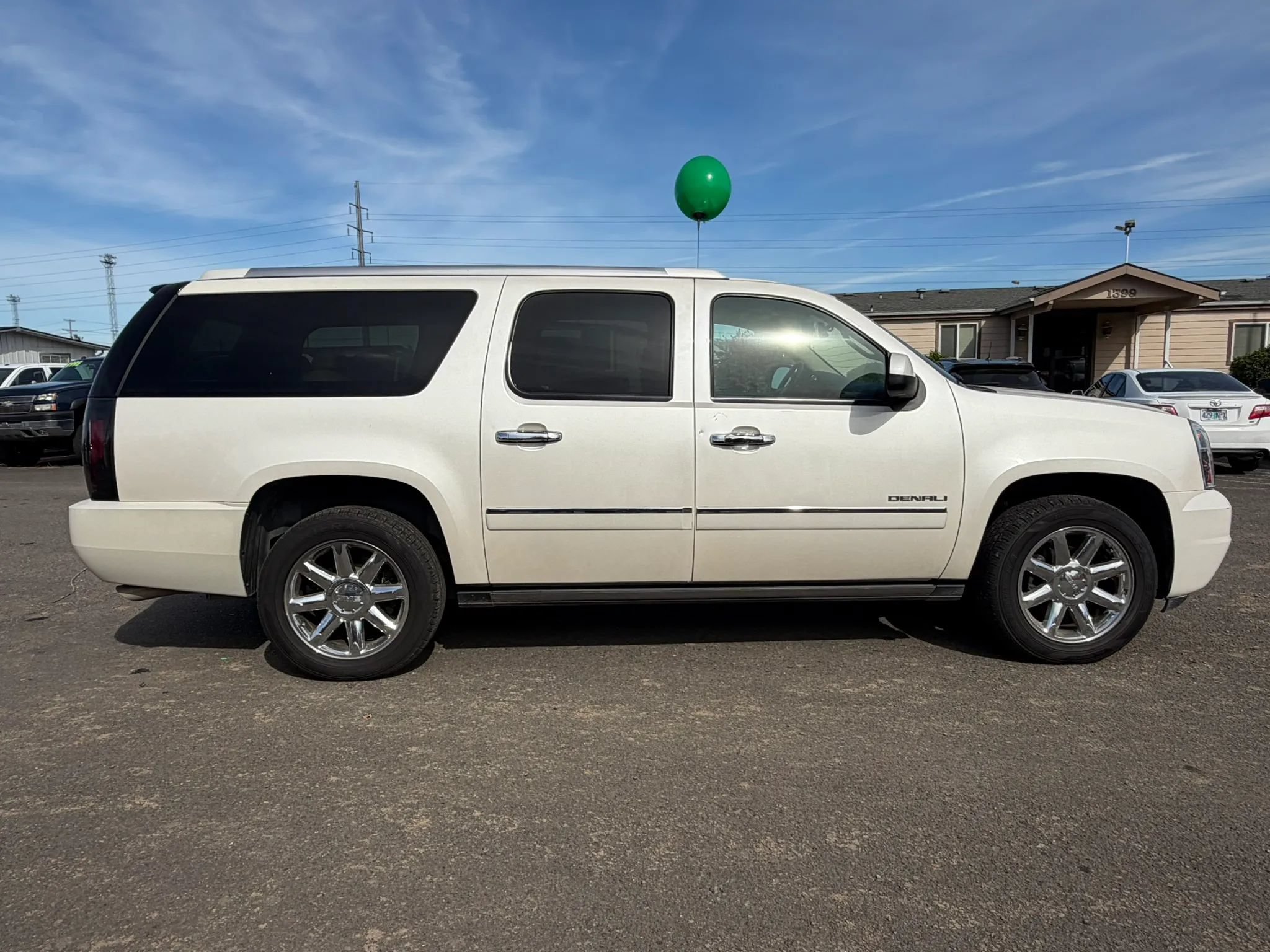 Used 2012 GMC Yukon XL Denali AWD/4WD image 2