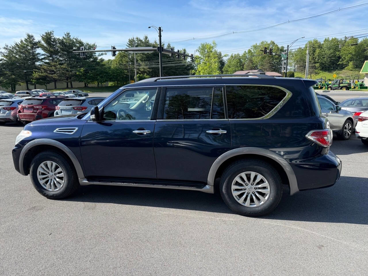 Used 2017 Nissan Armada SV AWD/4WD image 8