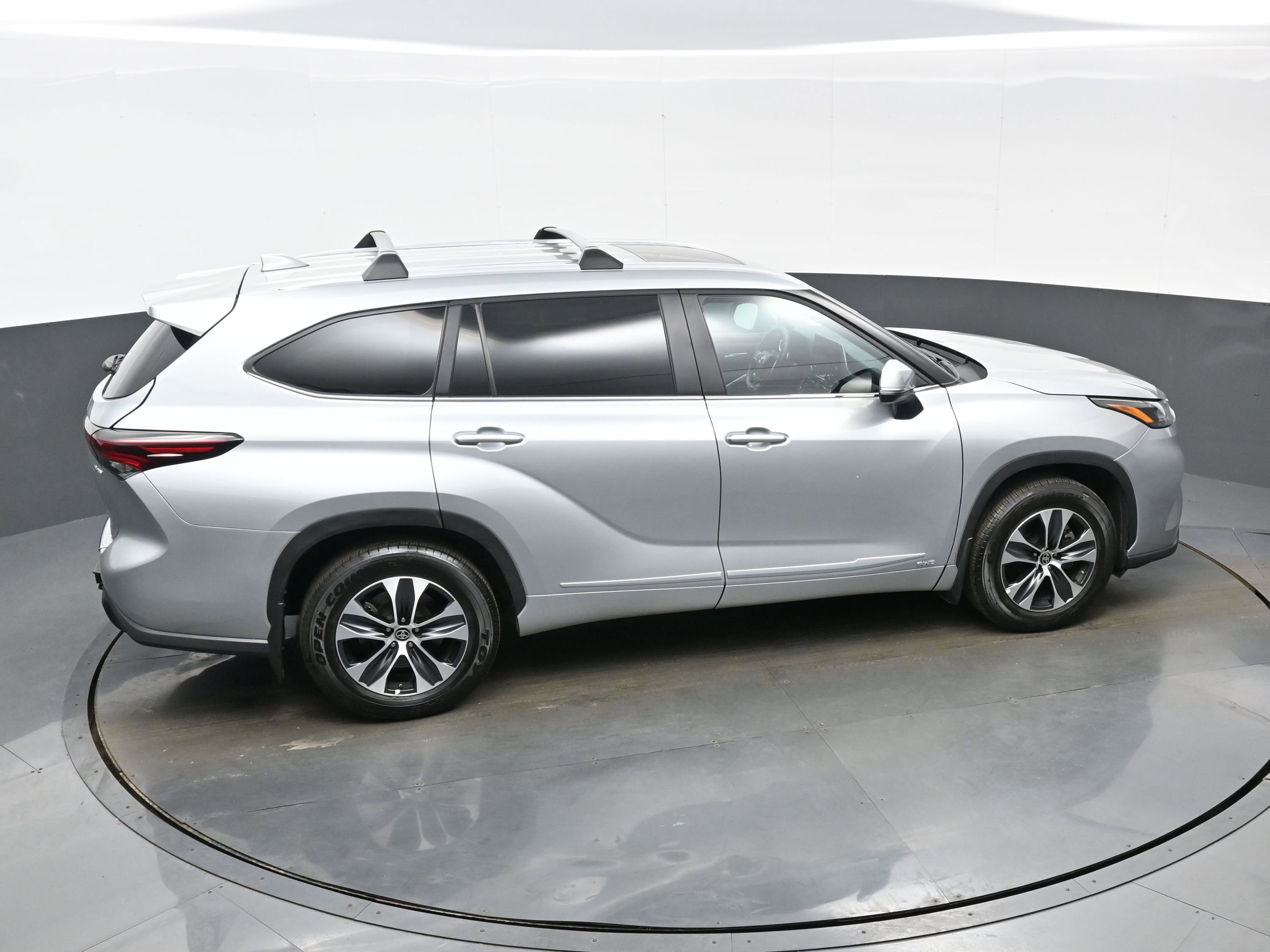 Used 2025 Toyota Highlander XLE AWD/4WD image 42