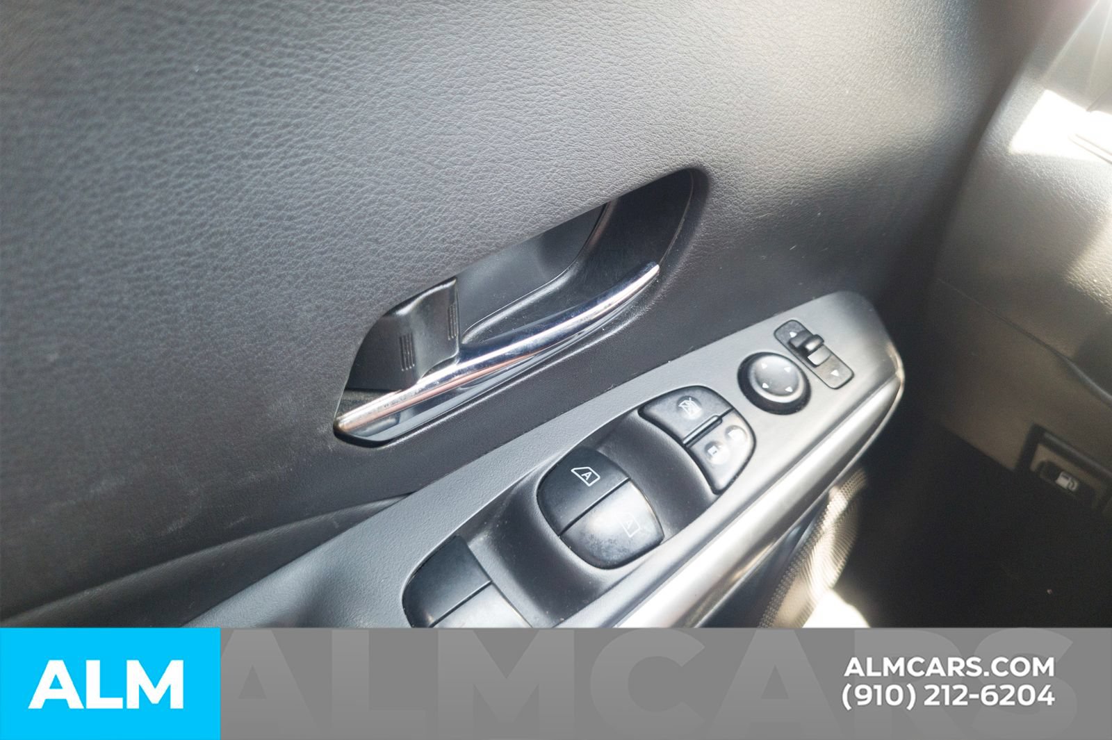 Used 2019 Nissan Kicks S FWD image 29