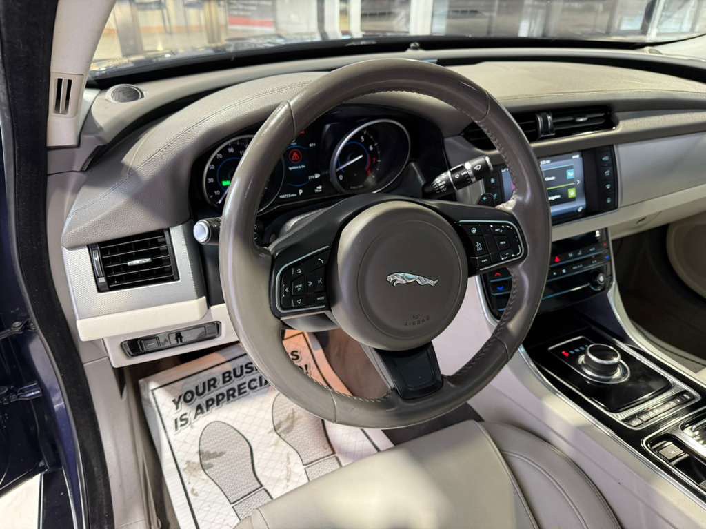 Used 2018 Jaguar XF Premium AWD/4WD image 30