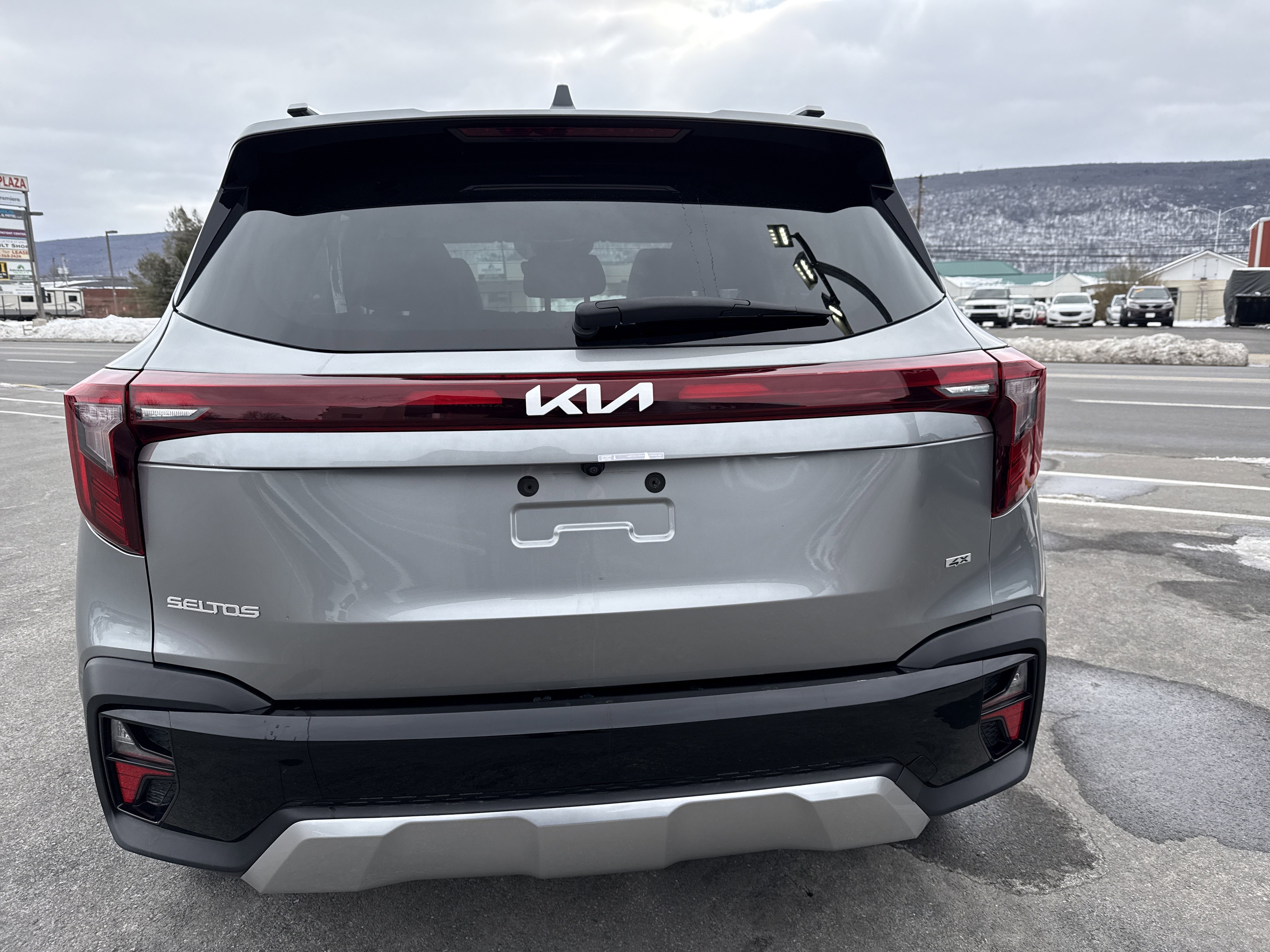 Certified 2024 Kia Seltos S image 4