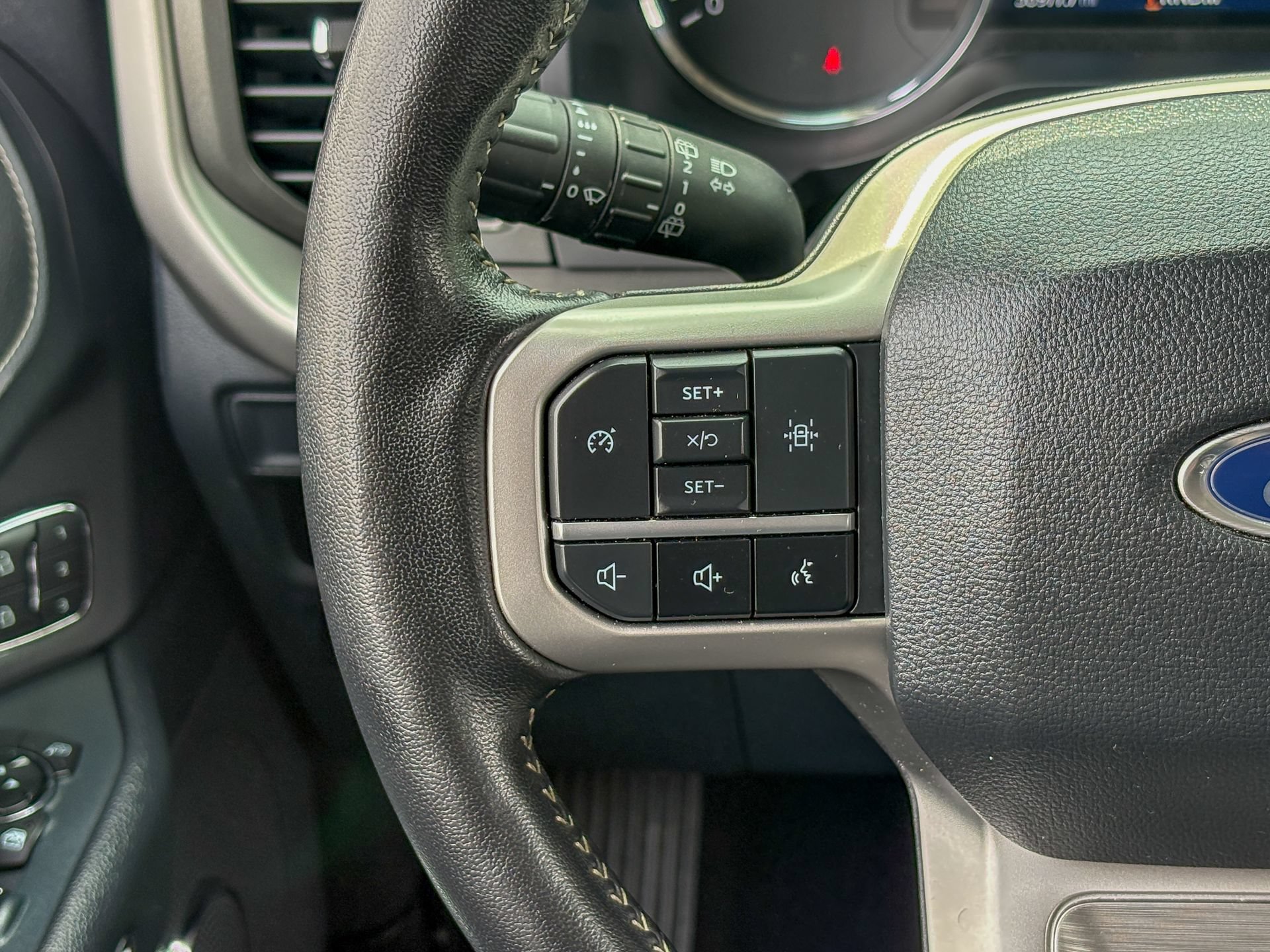 Used 2024 Ford Expedition XLT AWD/4WD image 33
