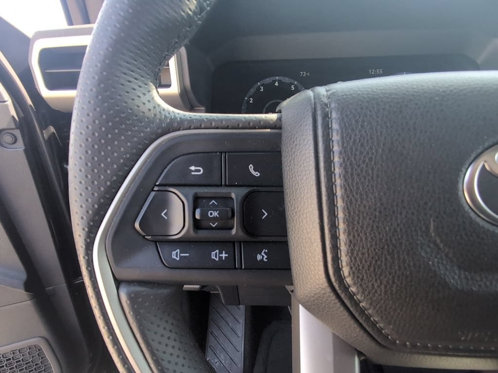 Used 2025 Toyota 4Runner Platinum AWD/4WD image 13