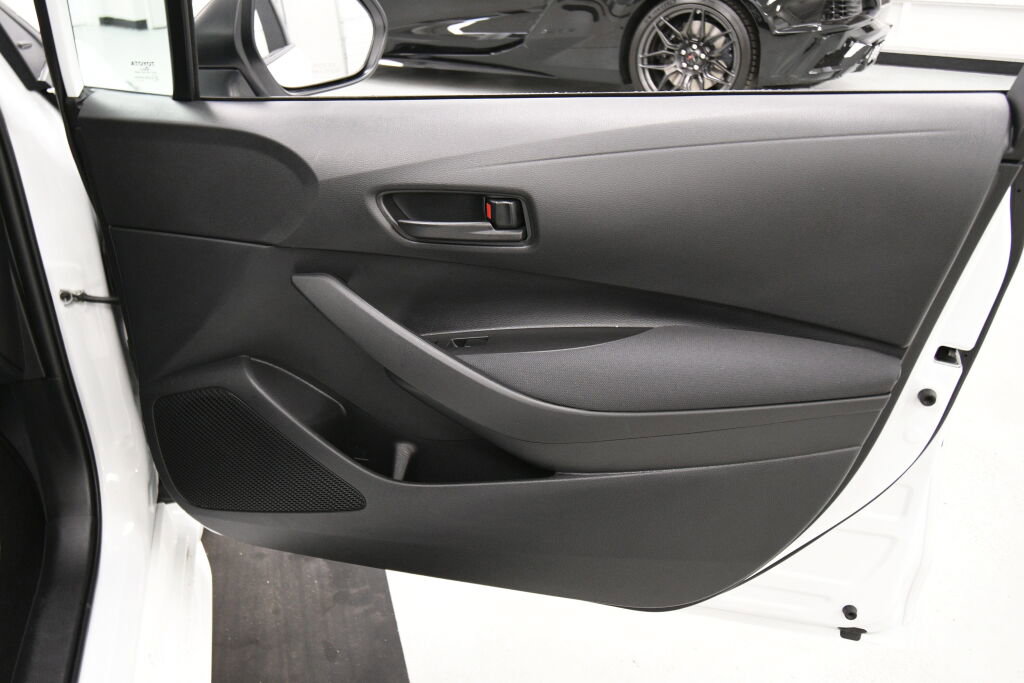 Used 2022 Toyota Corolla LE image 32