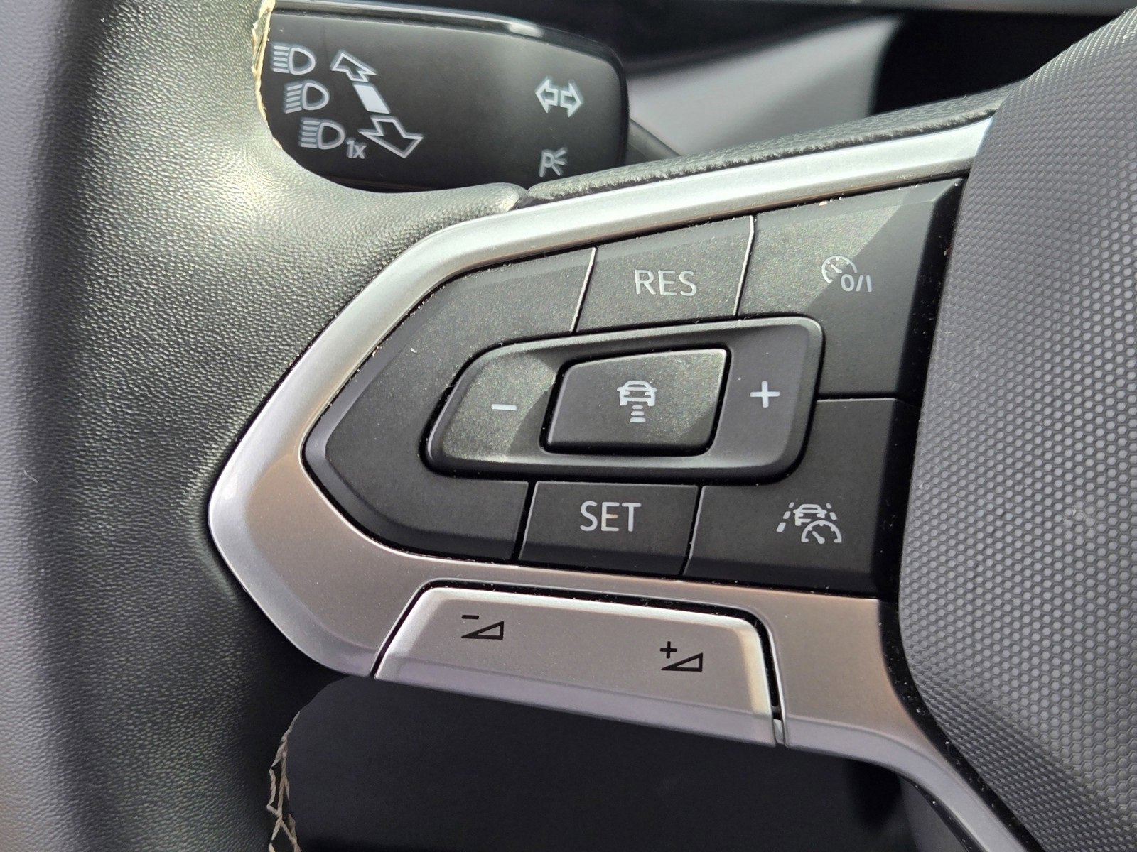 Used 2022 Volkswagen Taos SEL image 25